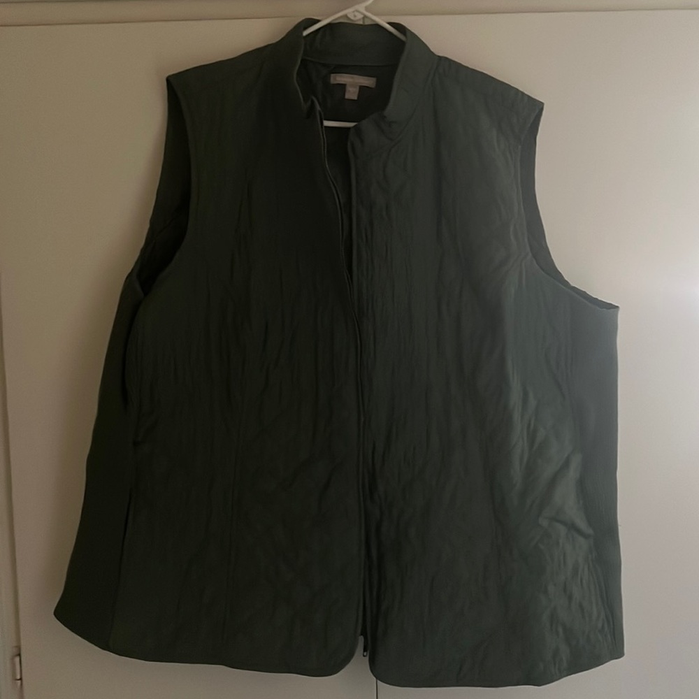 Lightweight quilted vest in medium forest green